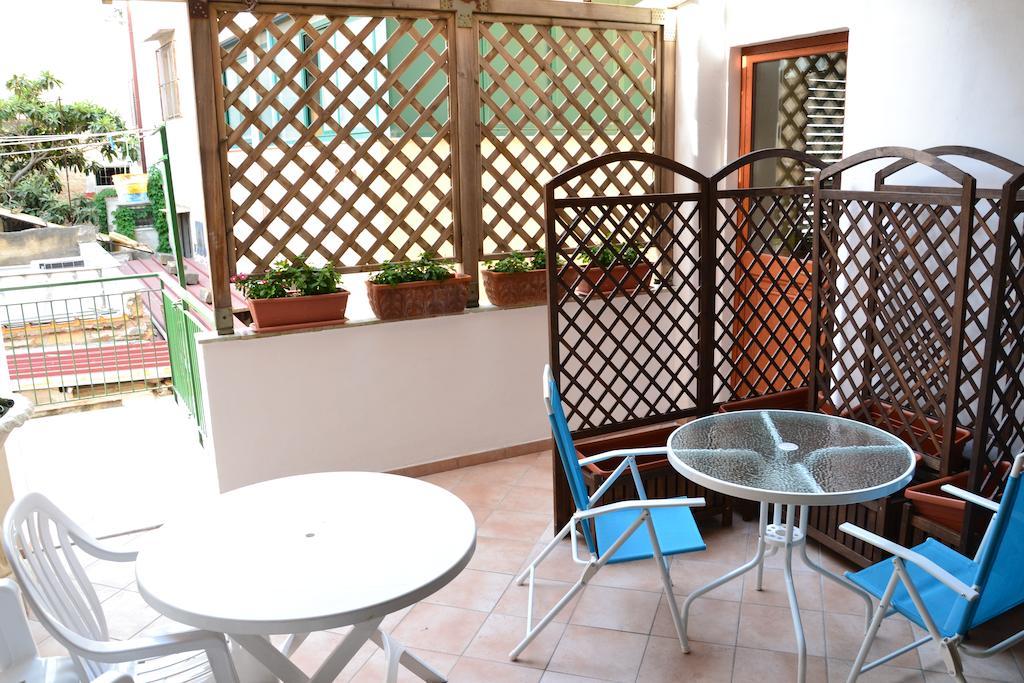 Mondello Holidays Habitación foto